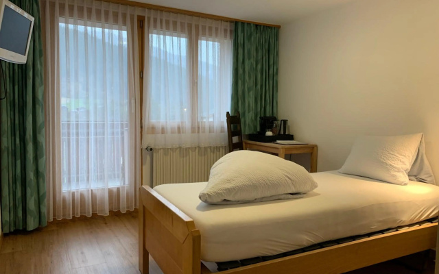 Aktiv- und Genusshotel Alpenblick – Guest Rooms – Fieschertal