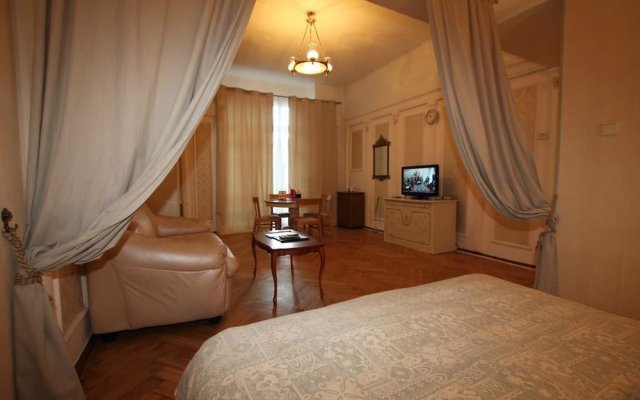 Gnezdnikovsky Pereulok Apartment