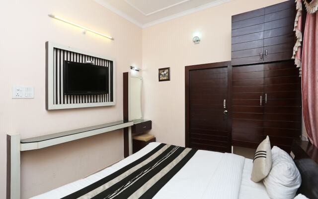 OYO 8672 Hotel Friends