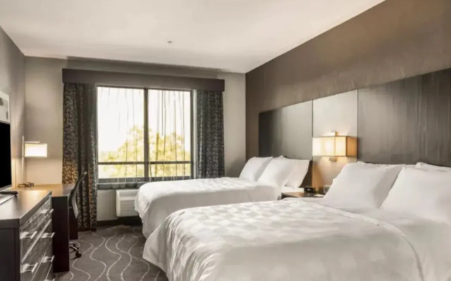 Holiday Inn & Suites Silicon Valley - Milpitas by IHG