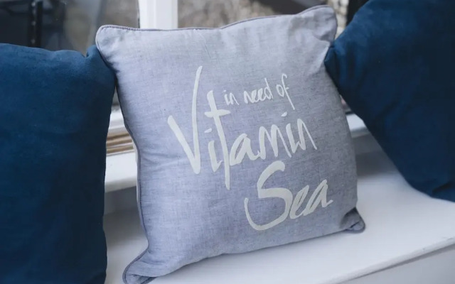 Portrush - Hope Cottage - sleeps 5 guests  in 3 bedrooms