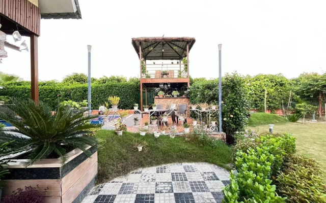 GoBravo 37 - 2Bhk Farm with Pool & Garden Sec150 Noida