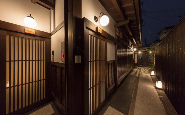 Higashiyama Sanjo Shirakawaan
