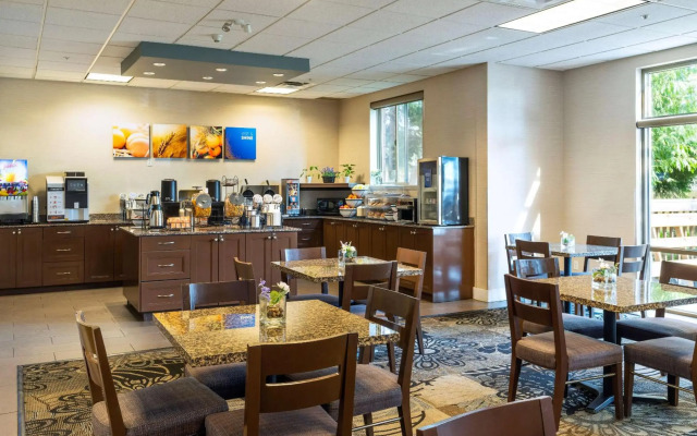 Comfort Inn Surrey Hotel