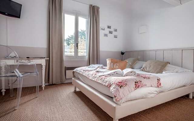 LÎle Ô Château (ex Les Douves)