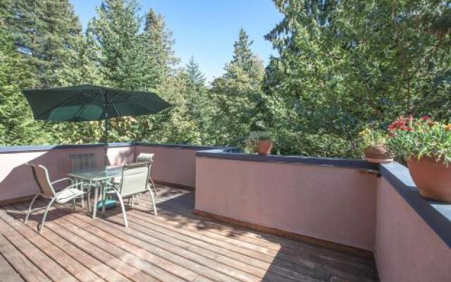 Whytecliff Park place near ocean