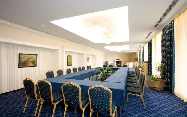 Imperial Hotel, Riviera Holiday Club