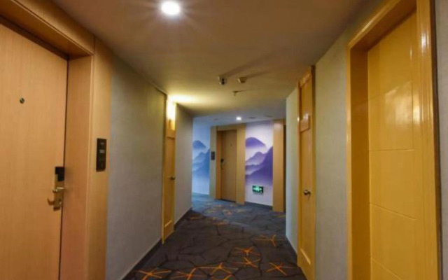 Kaili New Century Hotel (Grand Cross of International Trade Shopping Center)