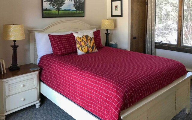 Stowe Vacation Rental w/ Deck & Mountain Views!