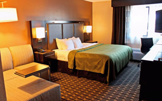 Quality Inn & Suites Detroit Metro Airport