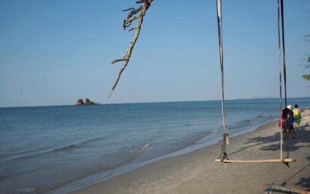 Grandblue condominium Room401 LeamMae phim Beach