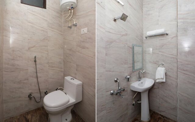 OYO 12493 Heera Guest House