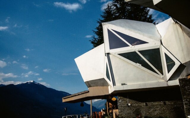Tree of Life Eila Art Hotel; Naggar