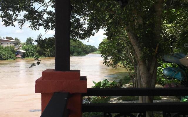 Baannamping Riverside Village