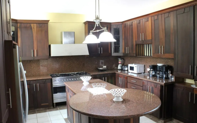 Villa GuavaBerry 5BR 6Bds 12Pax HugePool