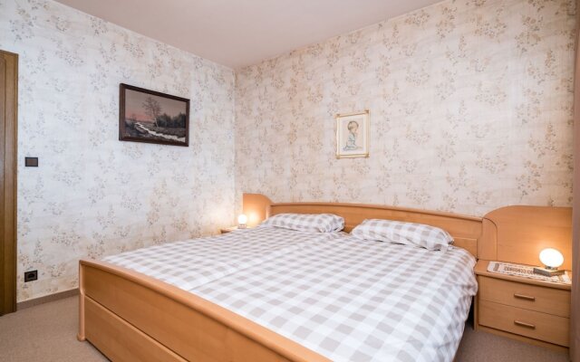 Holiday Home in Königsleiten With Terrace, Garden, Parking
