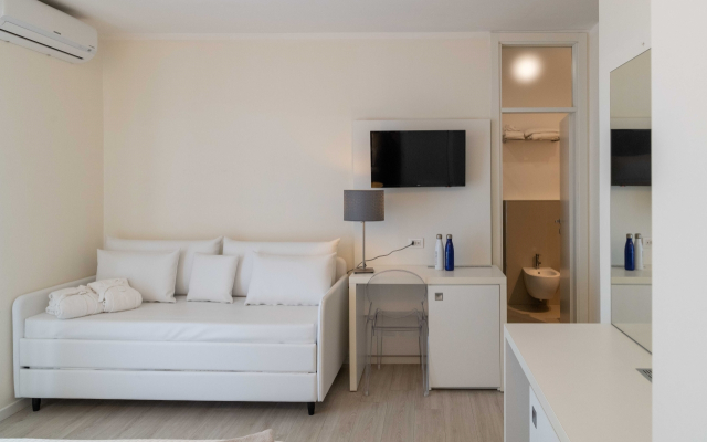 Kiss Beachfront Hotel & Restaurant