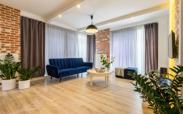 Luxury Apartments Just In Center