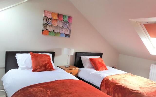 Swindon City Centre Duplex - EnterCloud9SA
