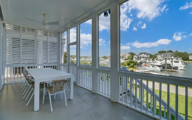 Yacht Harbor Court 30