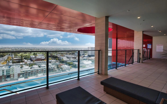 Luxury 2 Bedroom Apartment - Adelaide CBD