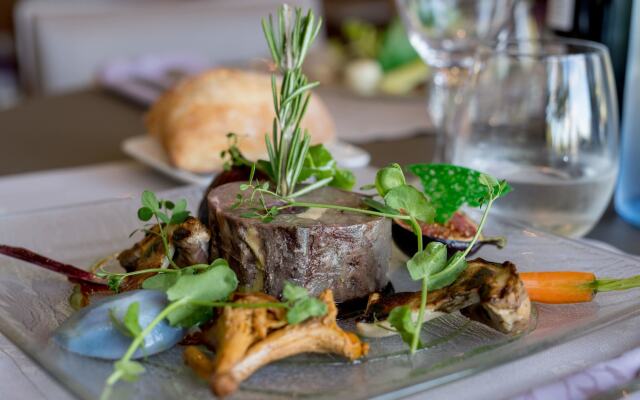 Logis Hôtels- Hôtel et Restaurant Domaine de Fompeyre