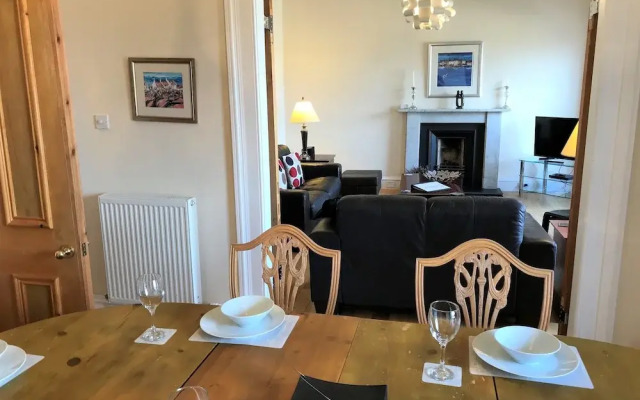 Crown Circus Apartment