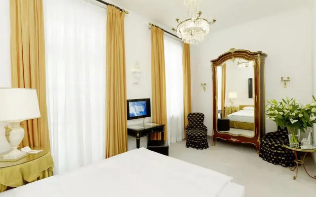 Opera Hotel