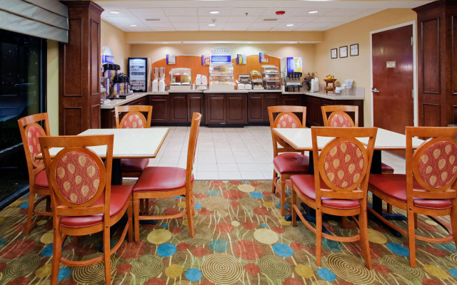 Holiday Inn Express Raleigh Durham Airport by IHG