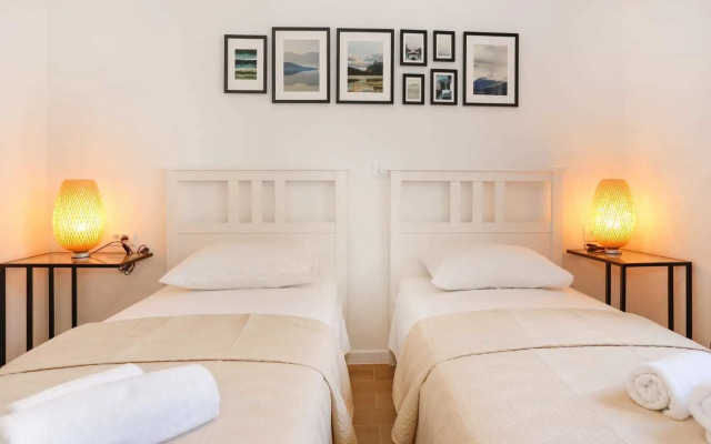 Stone Wall Apartments and Rooms