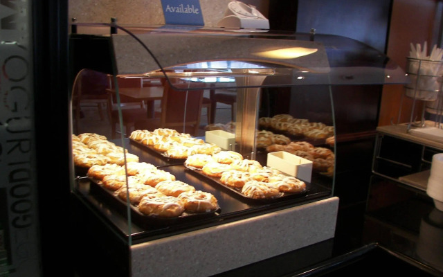 Holiday Inn Express Hotel & Suites Drums by IHG