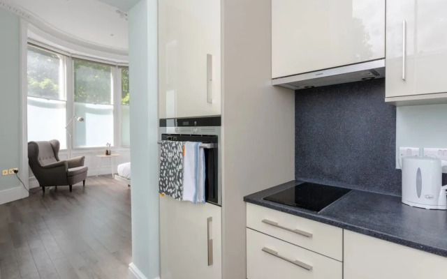 Chic, Newly Renovated Studio Apartment in Angel