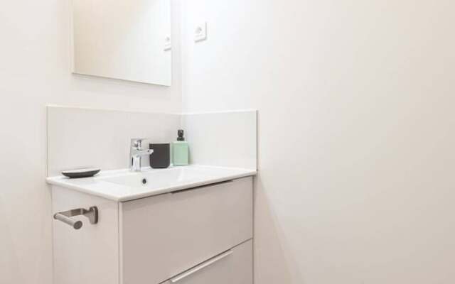 Renovated Design Apartment in Montparnasse