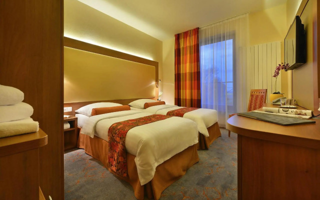 Maximilian Lifestyle Resort