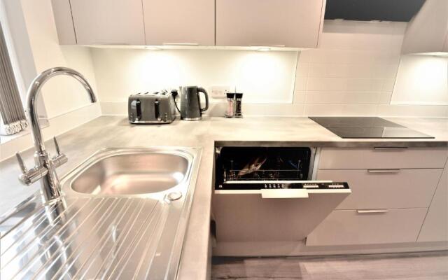 Exec 2Bed 2Bath Serviced Apartment Balcony Parking