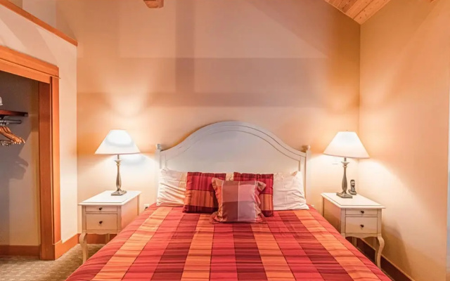 Lodges at Cannon Beach B1