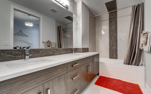 Three-Bedroom House with Walk-in Closet #29 Sunalta Downtown