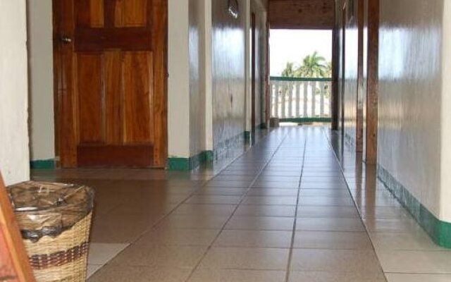 Chaleanor Hotel