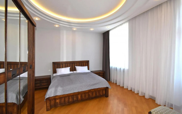 Прекрасная 4-ех комнатная квартира в самом центре