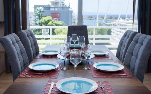Luxurious 3-bedroom Seaside Retreat Fully Renovated April 2025