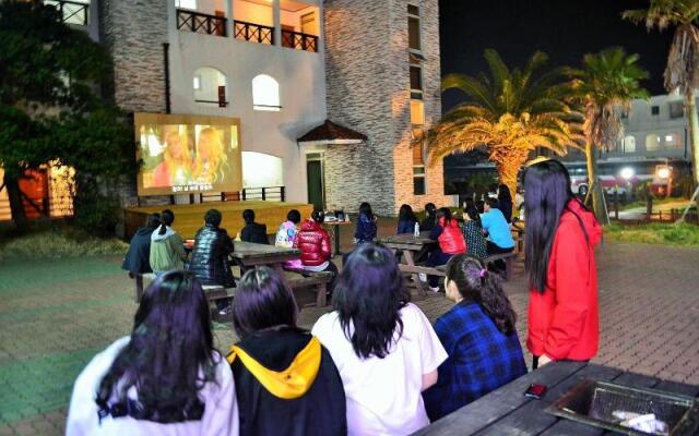 Memoria Pool Villa Family Pension