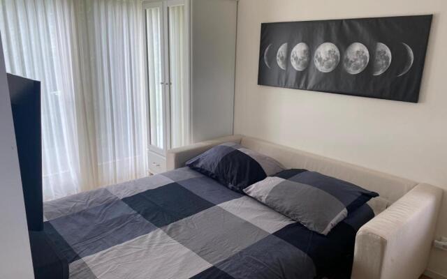 (left) Garden Suite in Villa near TUe and Centre
