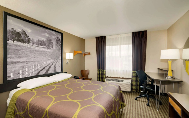 Super 8 by Wyndham Lexington/Hamburg Area