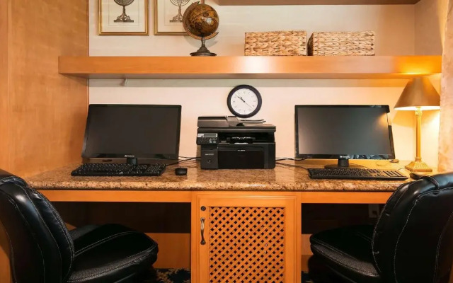 Best Western Plus A Wayfarer's Inn and Suites