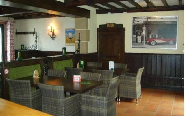 Pitlane Lodge