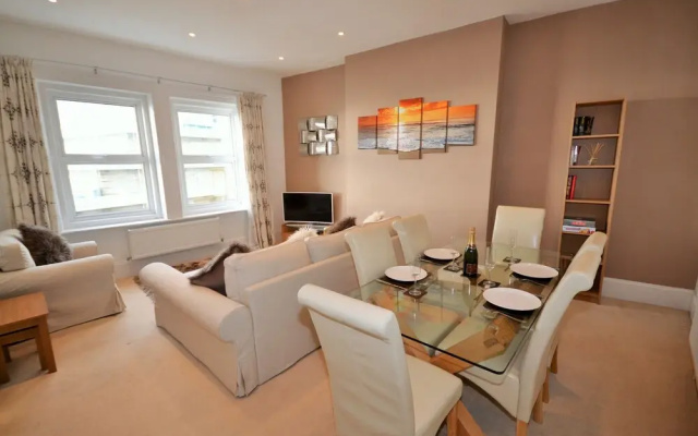 4 Roslyn House