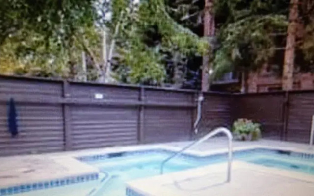 Park Station 2 Bd/2 Ba Quiet Corner Main St Condo