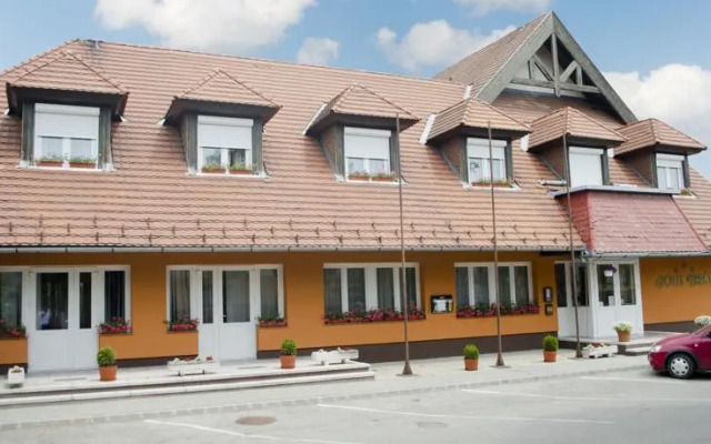 Karát Hotel