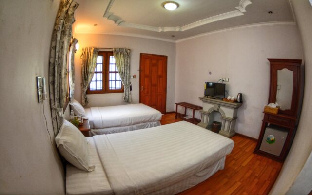 Hotel Spring