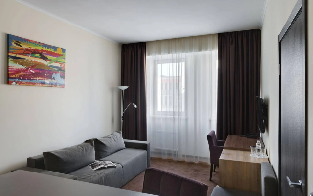 Twin Apart Hotel